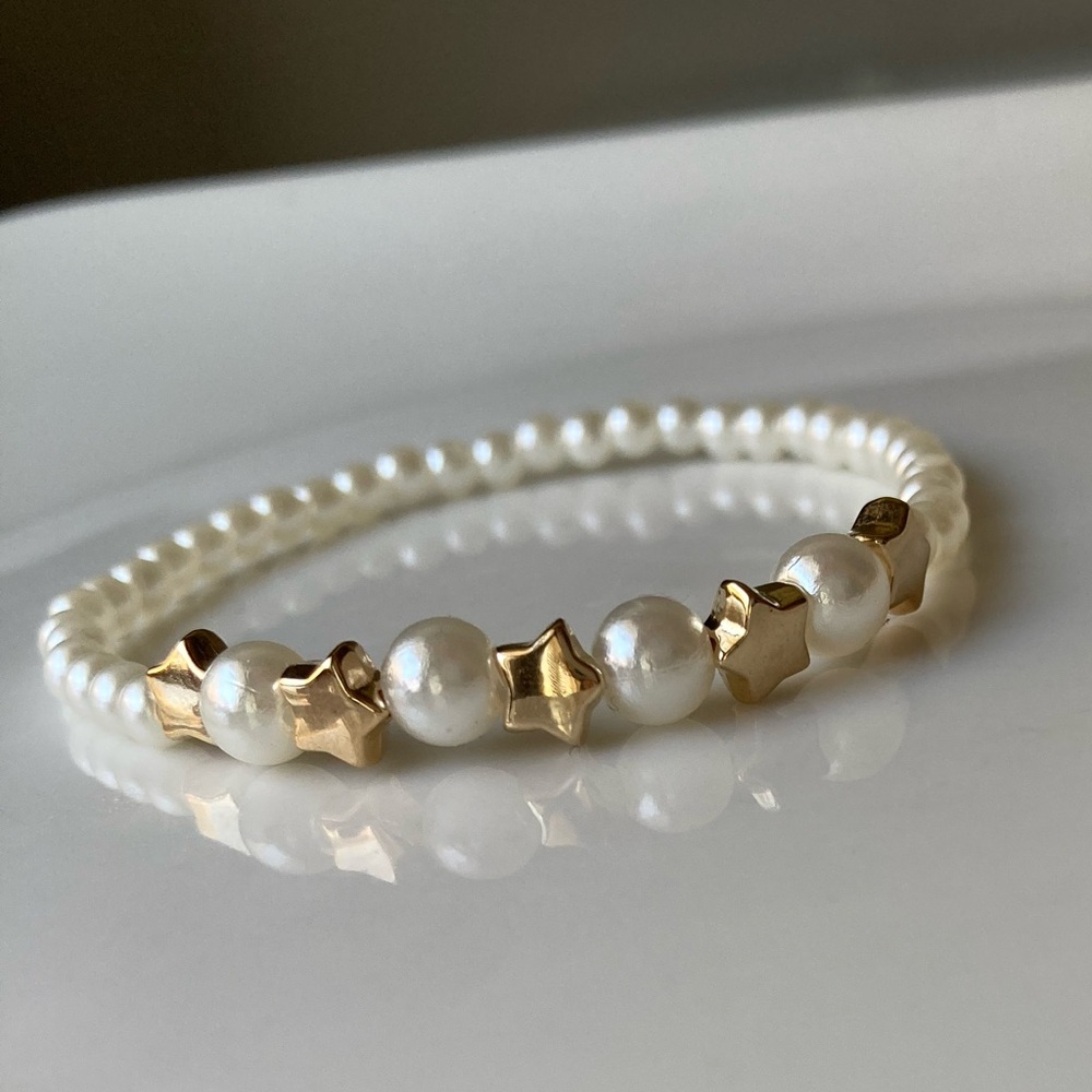 Luxurious Pearl and Gold Star Bracelet